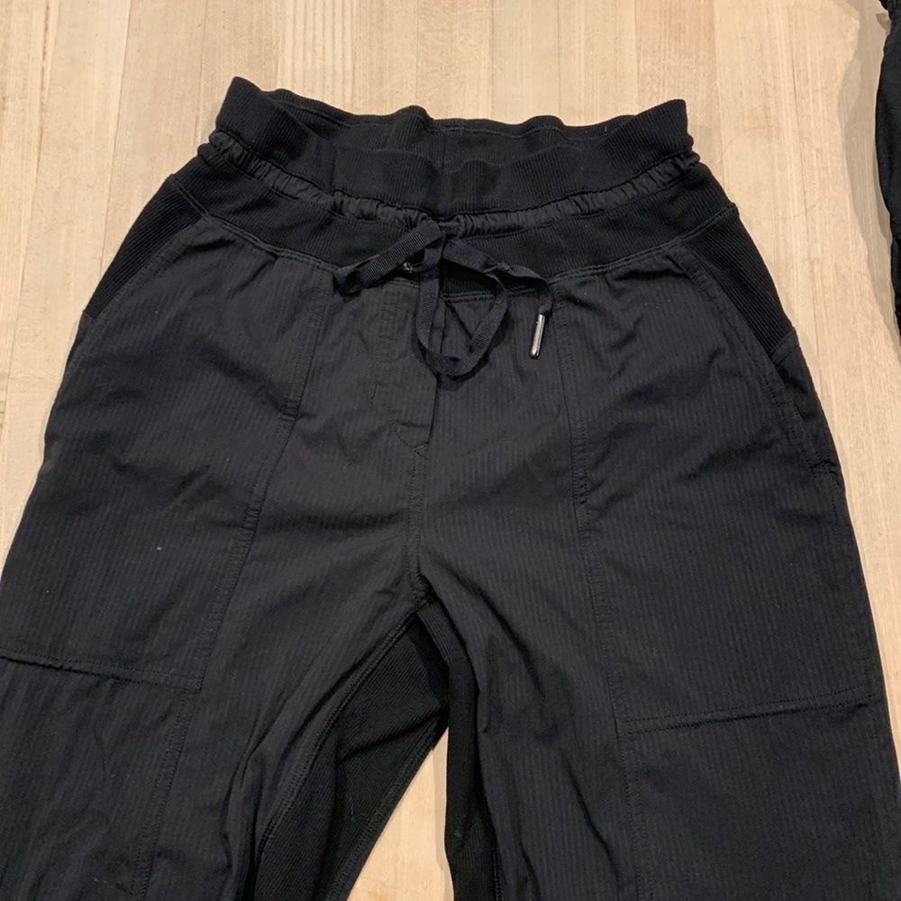 Dance studio cropped pants . Lightweight